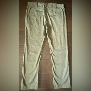 Express Slim Fit Men's Pants Cotton Zipper Pockets Size 32 by 30 olive/green
